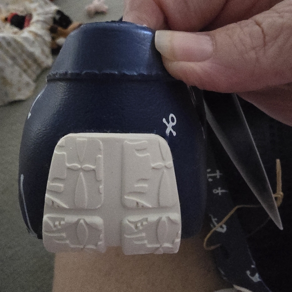 Floafers - Picture 2 of 8